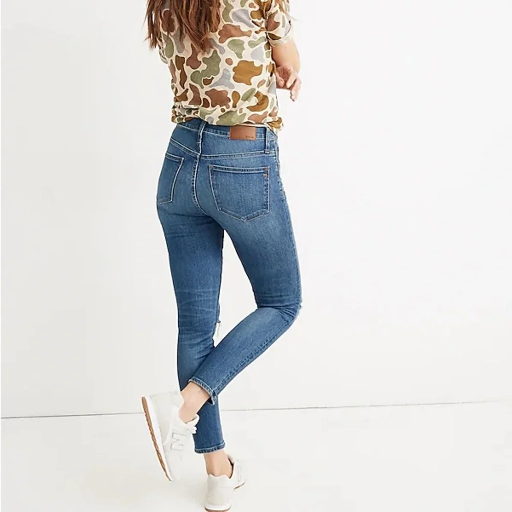 Madewell 9" Mid-Rise Skinny Crop Jeans in Delmar Wash: Eco Edition size 30 - Picture 3 of 13